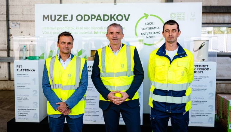 Odpadek z odlaganjem v zabojnik ne izgine: »Na njegovo pot pomembno vplivamo potrošniki«
