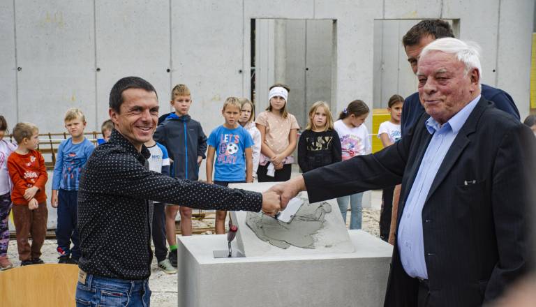 V Zalogu položili temeljni kamen za skoraj 1600 kvatratnih metrov velik vrtec