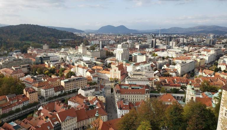 Prodaja stanovanj upada, Ljubljana je izjema