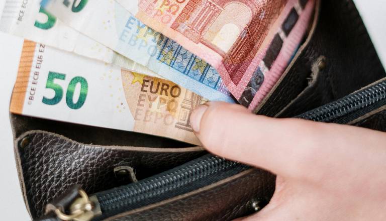Prejemniki socialne pomoči, pozor! Boste morali opravljati družbeno koristna dela?