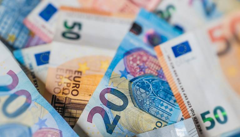 Denar bo zaposloval device in ribe, ovne in škorpijone pa ljubezen in čustva