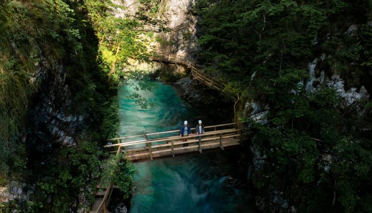»Soteska je čudovita, vrnitev pa naporna«: obisk Vintgarja razdelil turiste