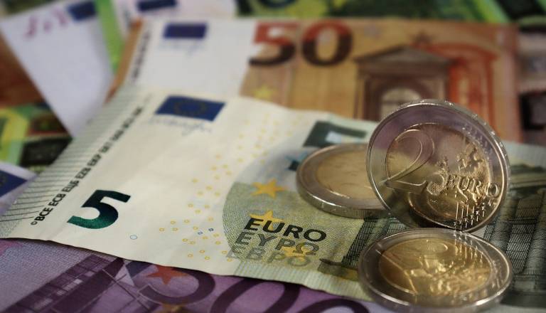 Občina bo štirim študentom razdelila 7200 evrov