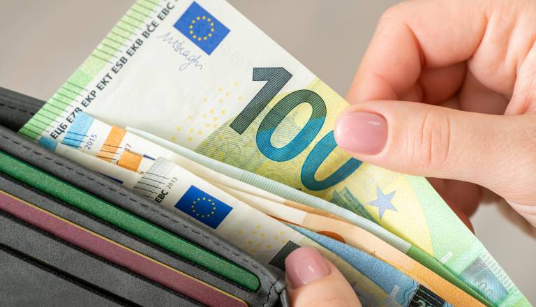 Septembrske pokojnine bodo nakazane 30. septembra, nekaterim tudi letni dodatek
