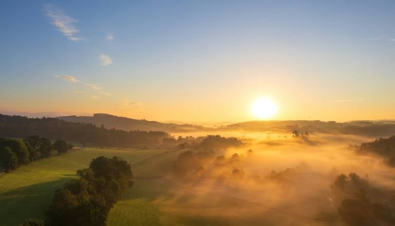 Pred nami stabilno vreme: Zjutraj megla, čez dan do 26 stopinj