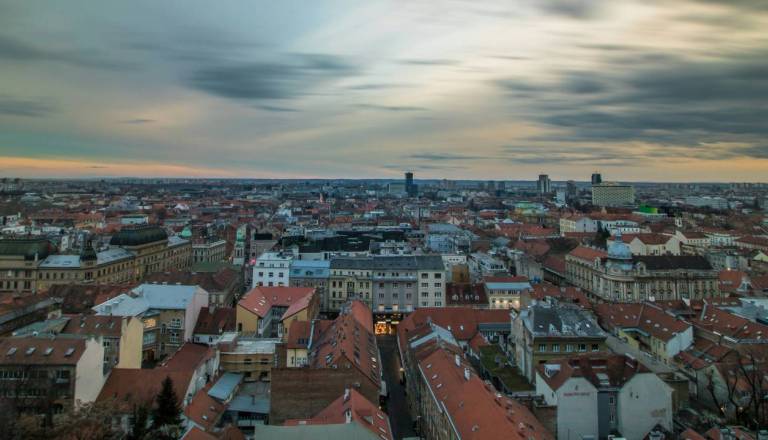 Nenujne poti v Zagreb jutri odsvetovane, v mestu je pričakovati kaos