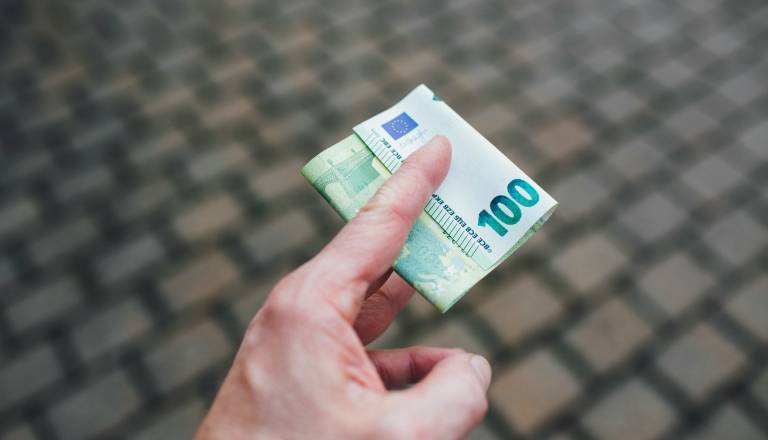Zaradi suma podkupovanja naj bi v Romuniji pridržali direktorja GEN-I Sonce, družba sklicuje izredno sejo