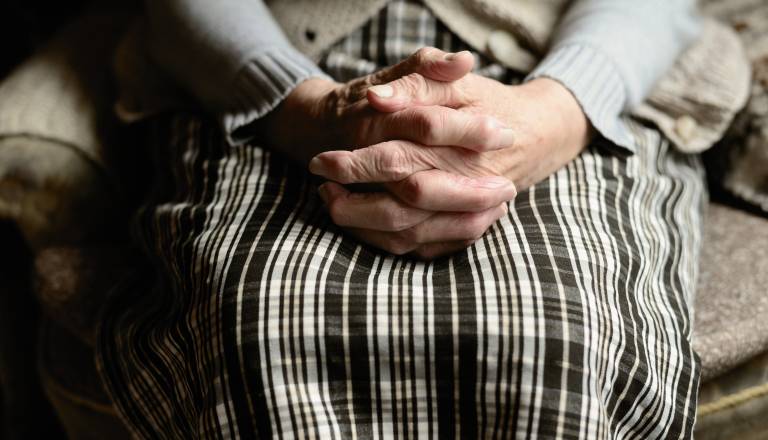 Upokojenci, pozor! Ob septembrski pokojnini lahko nekateri prejmejo še do 470 evrov dodatka
