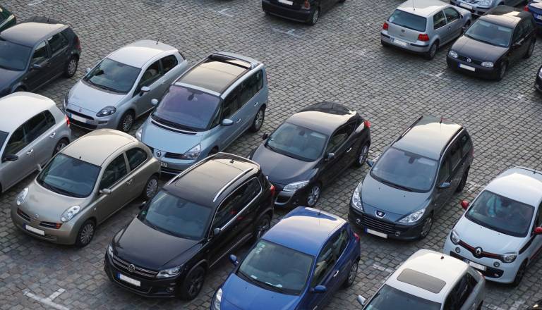 Presenečenje pred volitvami: V mestu precej cenejše parkiranje in milijoni za šport