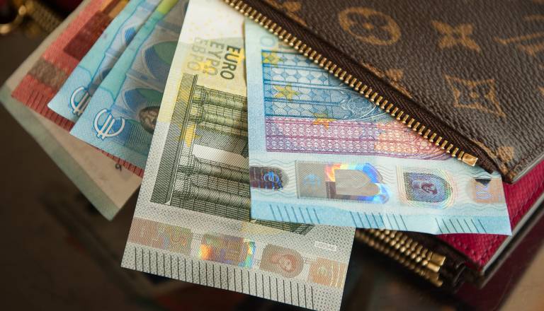 Pokojnine danes na računih: Za del upokojencev je pomemben še en datum
