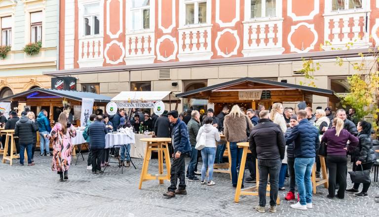 Na Martinovanju na Ptuju enotna cena špricarja, za prodajno hiško pa do 680 evrov