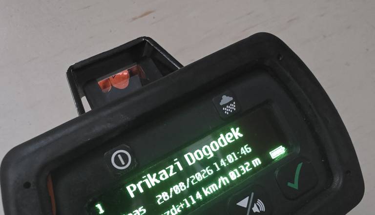 Namesto 50 vozil kar 114 kilometrov na uro, policisti so mu odvzeli vozniško dovoljenje
