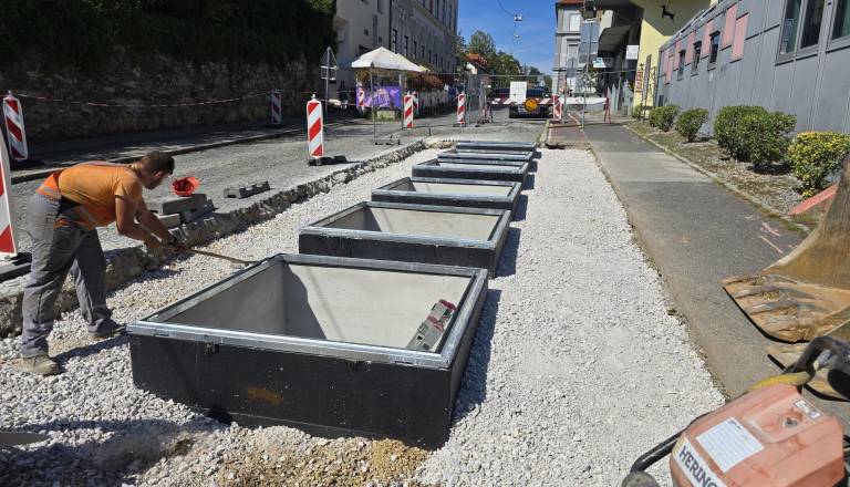 Nova pridobitev v središču Maribora: Na tej ulici gradijo podzemne zbiralnice