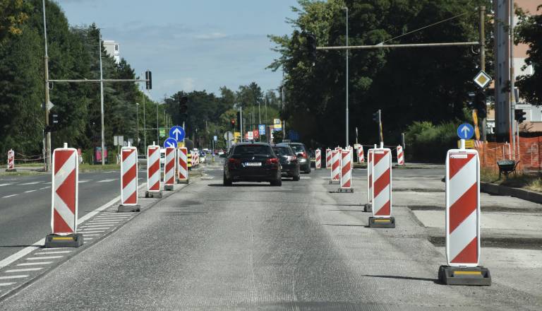 Zakaj so Cesto proletarskih brigad preplastili le v eno smer?