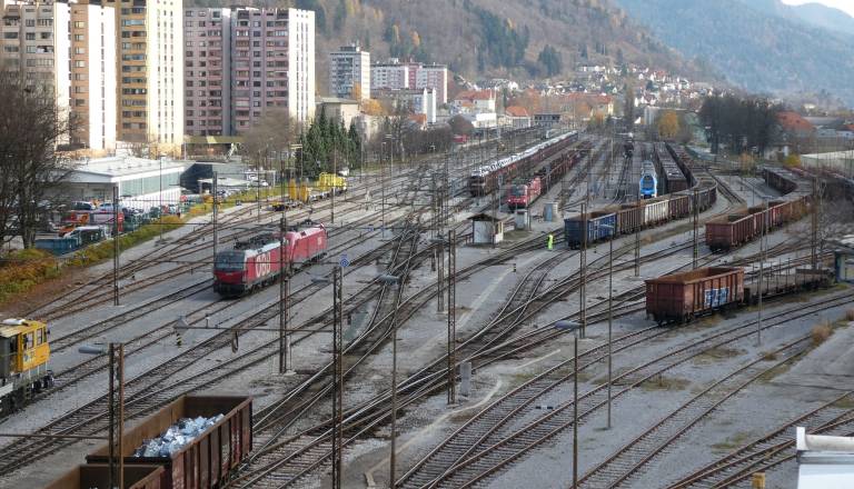 Zaradi del na Jesenicah več kot dva meseca brez vlakov, sledila bo še ena zapora