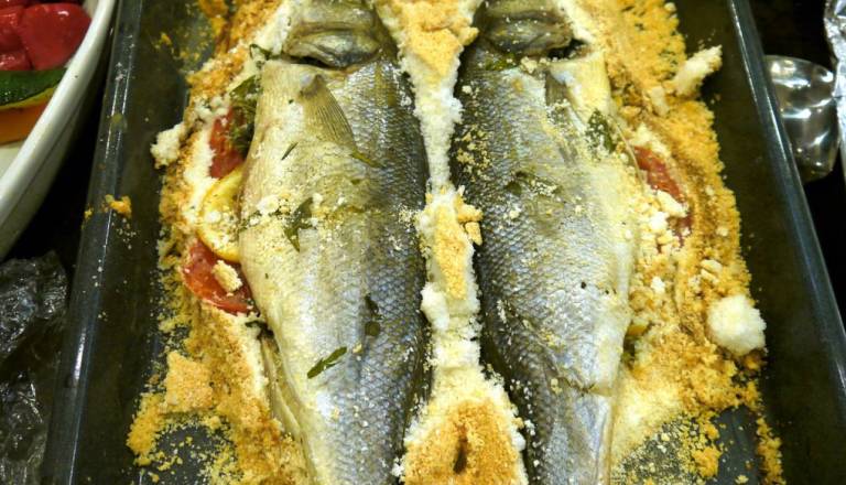 Brancin kot iz restavracije: Preprost trik za popolno peko doma