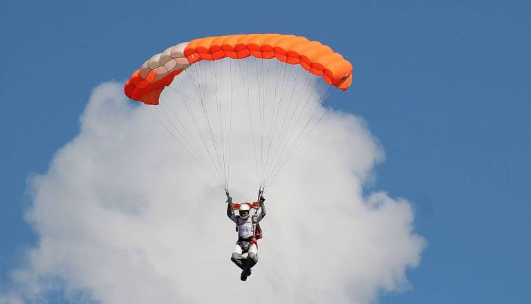 Smrtna nesreča jadralnega padalca, posredoval tudi vojaški helikopter