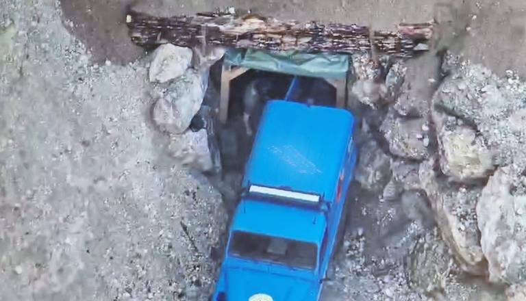 FOTO in VIDEO: 250-kilogramsko bombo pri Globokem že premestili, zdaj sledi najzahtevnejši del