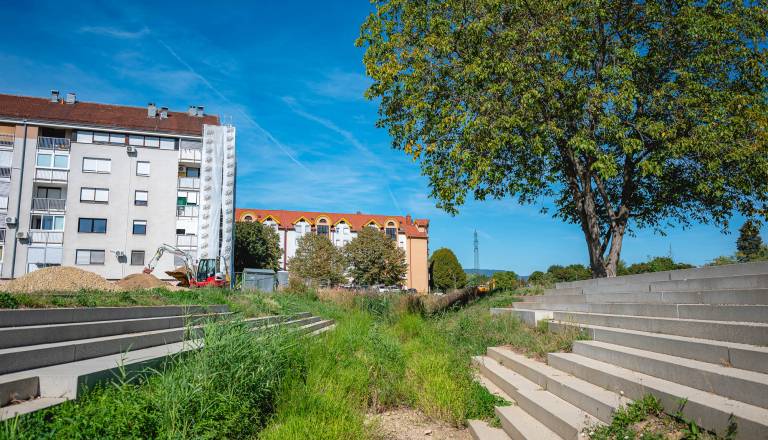 FOTO: Park ob Pekrskem potoku dobiva novo podobo: ohranili večino dreves, posadili jih bodo še 239