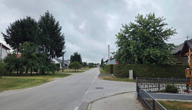 Zaradi gradnje pločnika polovična zapora ulice 