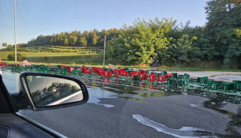 V trebanjskem krožišču prava 'pivska poplava', kaj se je zgodilo?