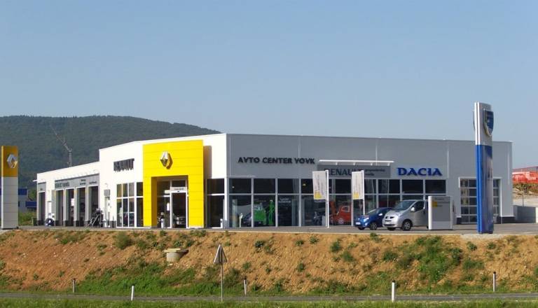 Posel med trebanjskim avto centrom in Domom starejših občanov padel v vodo