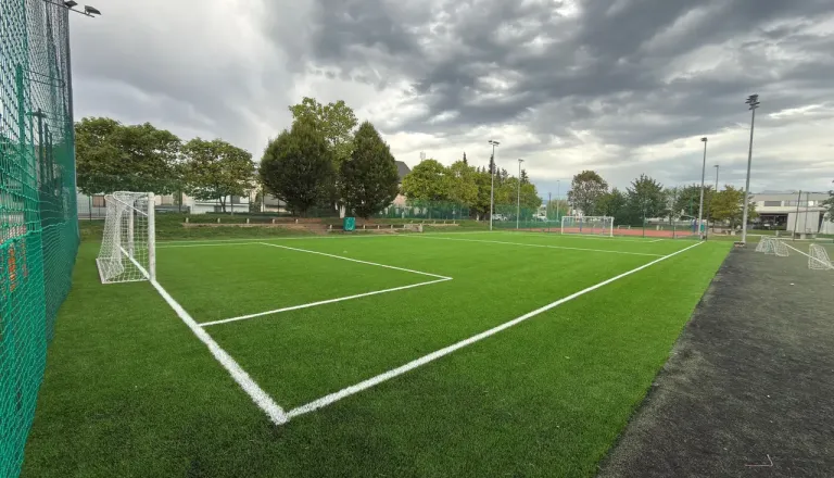 Po prenovi znova odprli športno igrišče v Radovljici