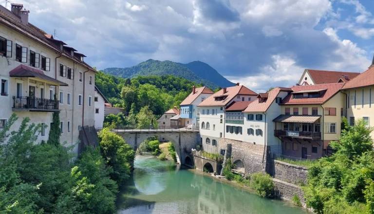 Imate doma oblačila in stvari, ki jih ne potrebujete več? V Škofji Loki jih lahko zamenjate