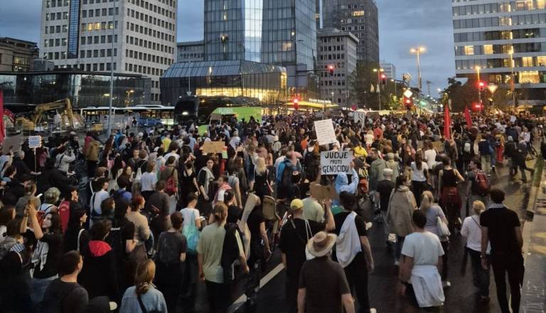 V Ljubljani protest ob odprtju izraelskega veleposlaništva, udeležile so se ga tudi vidne osebnosti