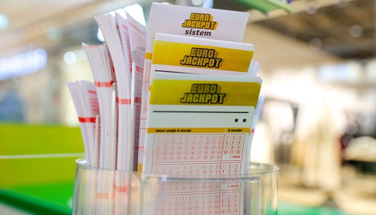 Eurojackpot osrečil Slovenca: Poglejte, koliko mu je prinesla srečna kombinacija