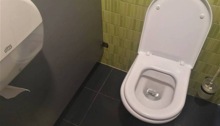 Kje v Mariboru najdete javne sanitarije? Na voljo so na osmih lokacijah, letos štirje večji primeri vandalizma