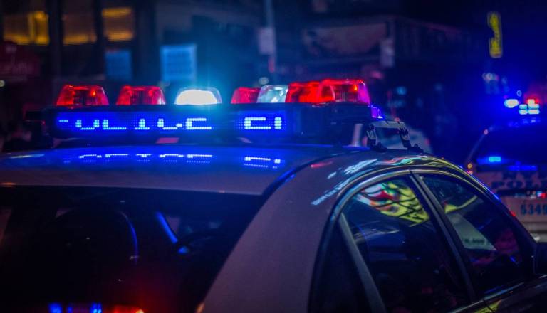 Pretresljiv zločin v Slatini: Moški ubil žensko, policija ga je prijela na kraju