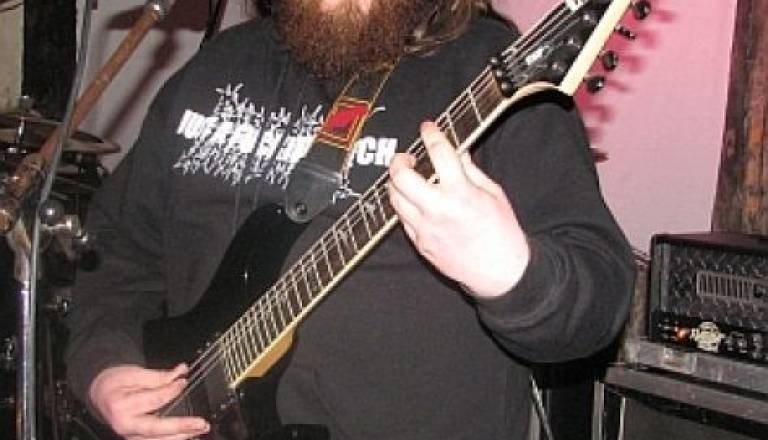 Vulvathrone po kosih1.jpg