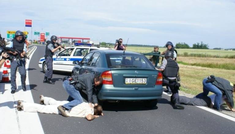 Prijetje roparja1b.jpg