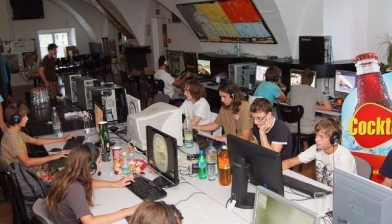 Po igranju iger na vrsti tudi izobraževanja