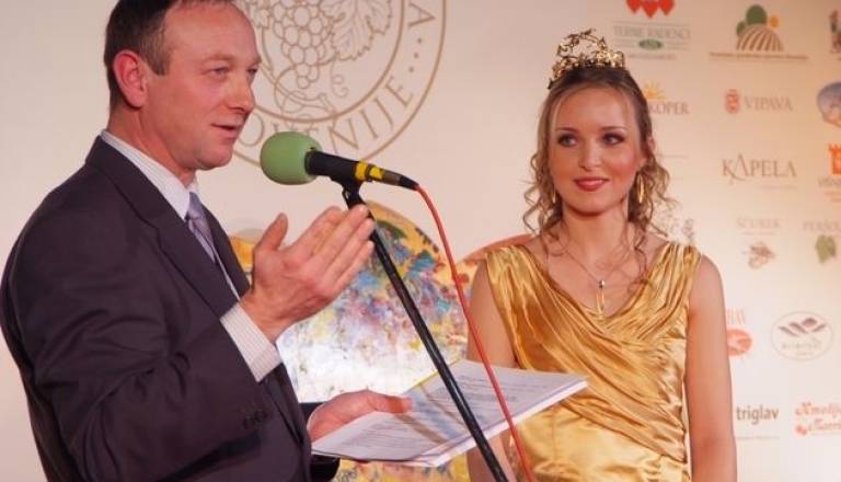 Andreja Erzetič je postala 14. Vinska kraljica