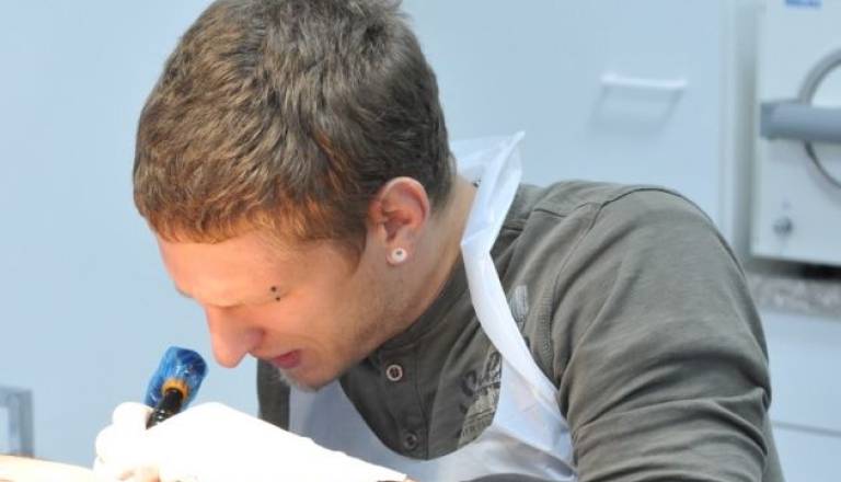 Dejan se s tetoviranjem ukvarja že deset let