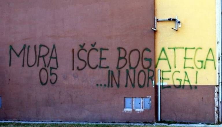 Grafit na Lendavski ulici v Murski Soboti pove vse...