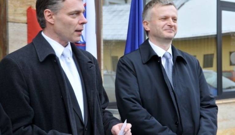 Gjerkeš in Horvat ob odprtju vladne projektne pisarne v Pomurju