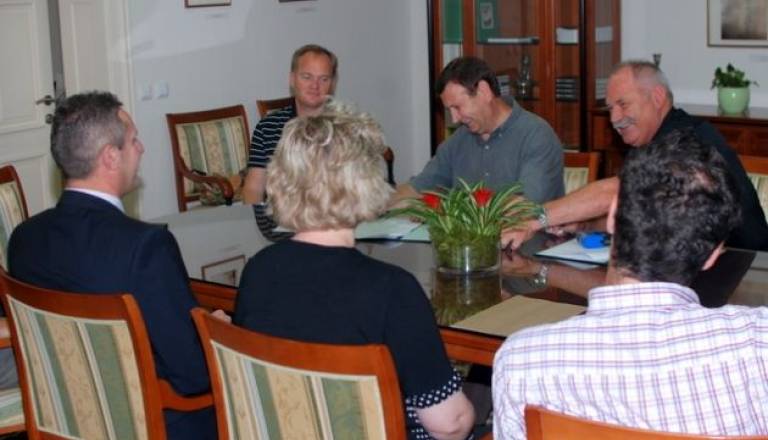 Včerajšnji podpis pogodbe v Mestni hiši v Lendavi