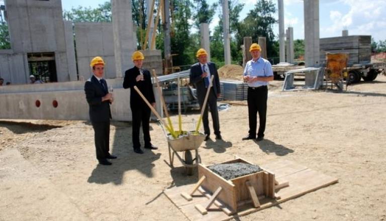 Položivev temeljnega kamna za pohištveno prodajalno Dipo (1).JPG