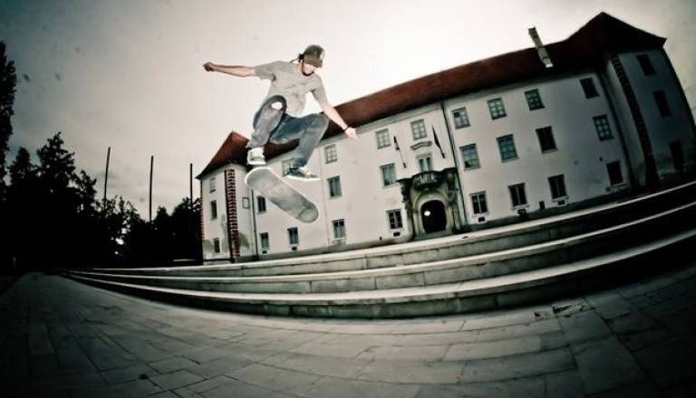 Skejta/bajka se na različnih lokacijah