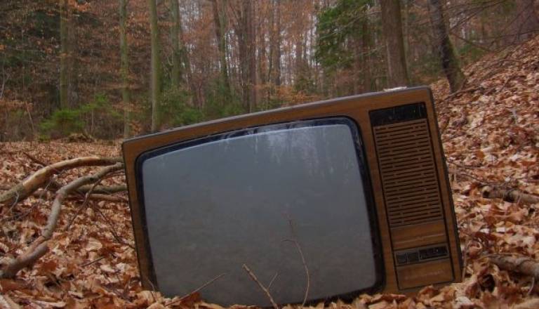 Tudi starejši televizor lahko gre z vami v dobo digitalne TV.