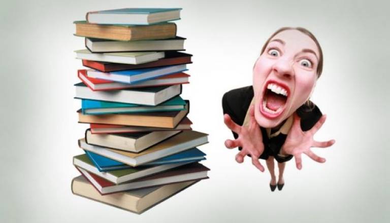 Nabava učbenikov in zvezkov lahko za starše predstavlja hudi stres