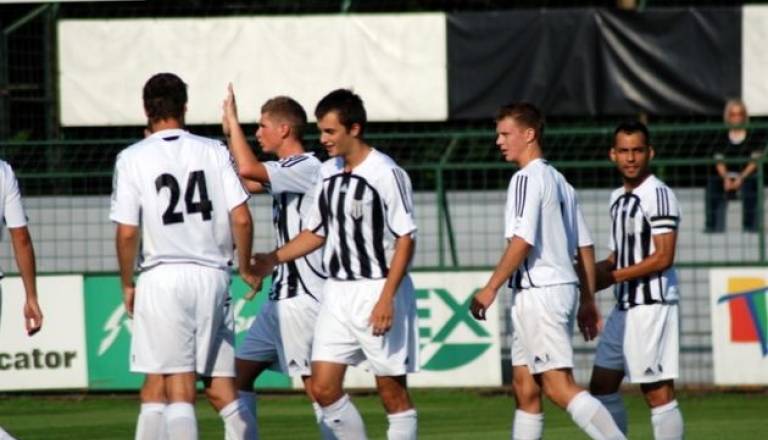 Mura je na prvi tekmi pokazala borbeno igro, ter zasluženo prišla do točke