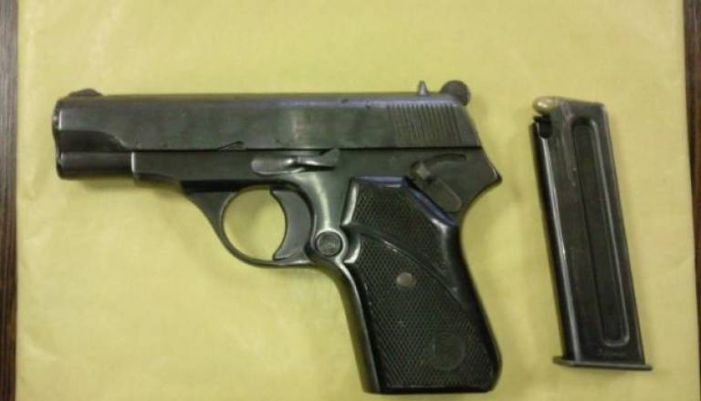 0912-9-11-zasegli pištolo.jpg