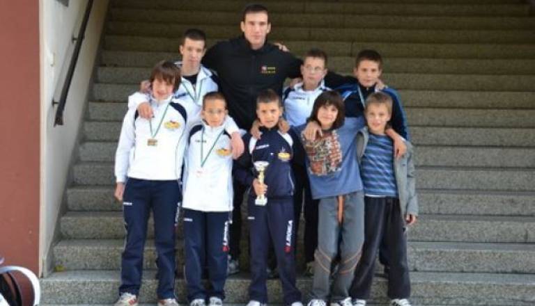 Mladi rokoborci pod vodstvom Dejana Šerneka