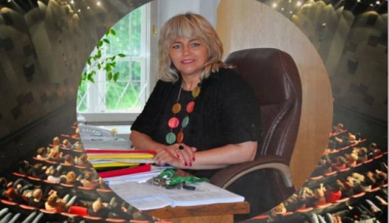 Perhavčeva tudi tri mesece po potrditvi na svetu zavoda ostaja brez direktorskega stolčka. 