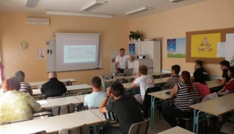 Utrinek iz enega številnih zanimivih predavanj, ki vas čakajo na PUM-u.