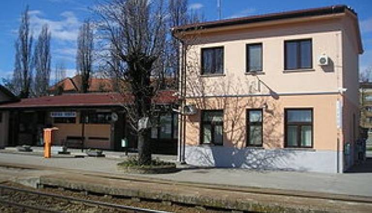 300px-Murska_Sobota-train_station.jpg
